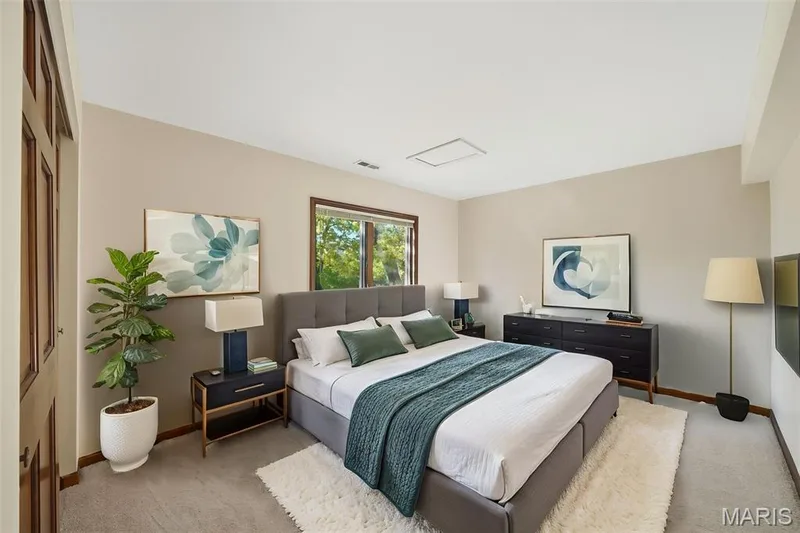 Virtually staged — 741 Cedar Field Court, Chesterfield, MO 63017