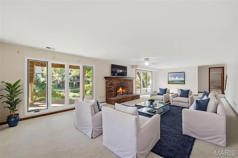 Virtually staged — 741 Cedar Field Court, Chesterfield, MO 63017