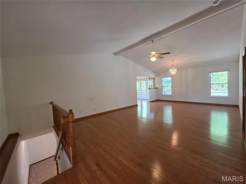 189 Southern Oaks Drive, St Charles, MO 63303 — listing photo 2 of 33
