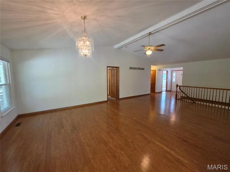 189 Southern Oaks Drive, St Charles, MO 63303 — listing photo 4 of 33