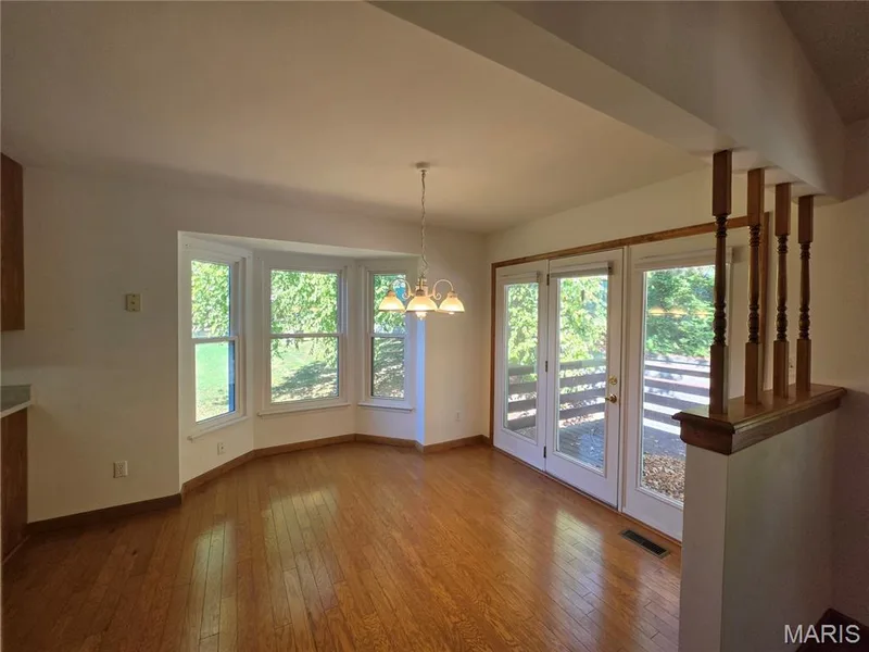 189 Southern Oaks Drive, St Charles, MO 63303 — listing photo 5 of 33