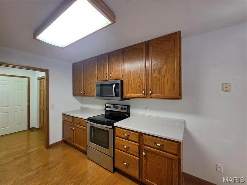 189 Southern Oaks Drive, St Charles, MO 63303 — listing photo 8 of 33