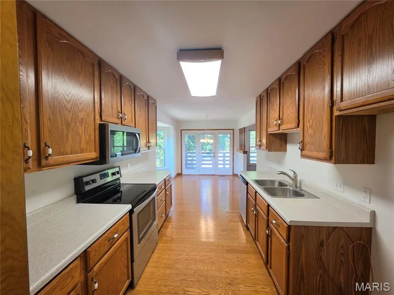 189 Southern Oaks Drive, St Charles, MO 63303 — listing photo 9 of 33