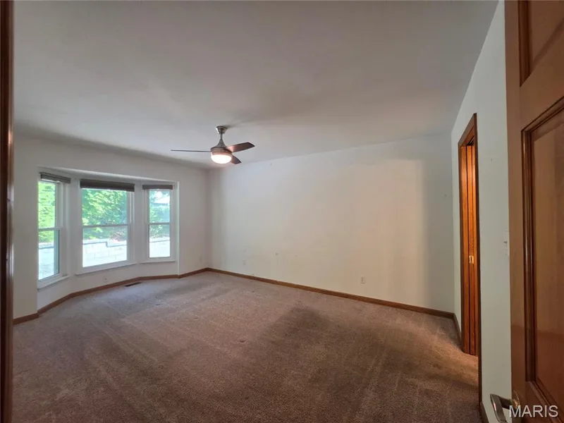 189 Southern Oaks Drive, St Charles, MO 63303 — listing photo 10 of 33