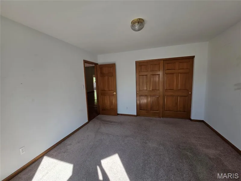 189 Southern Oaks Drive, St Charles, MO 63303 — listing photo 16 of 33