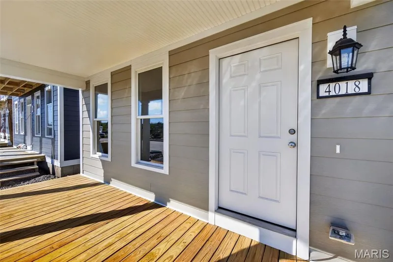 Covered front porch — 4018 Barretts Creek Drive, St Charles, MO 63301