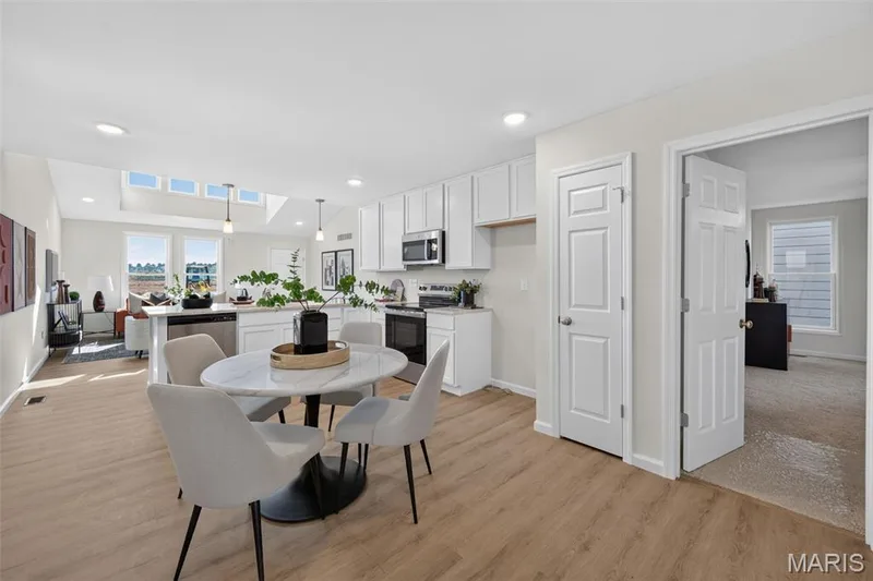 Spacious eating area — 4018 Barretts Creek Drive, St Charles, MO 63301
