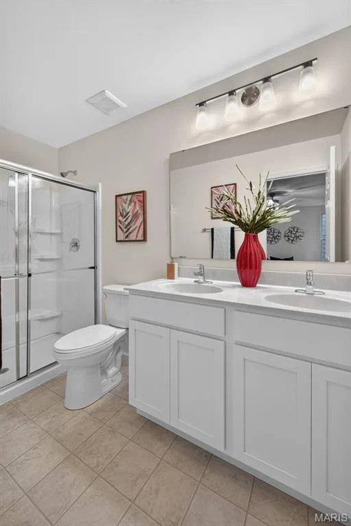 Double bowl vanity and step in shower! — 4018 Barretts Creek Drive, St Charles, MO 63301