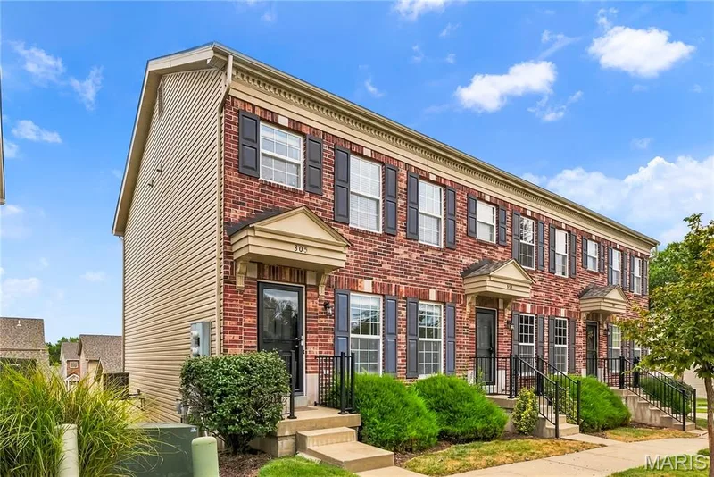 305 Willott Square Drive, St Peters, MO 63376 — listing photo 2 of 60