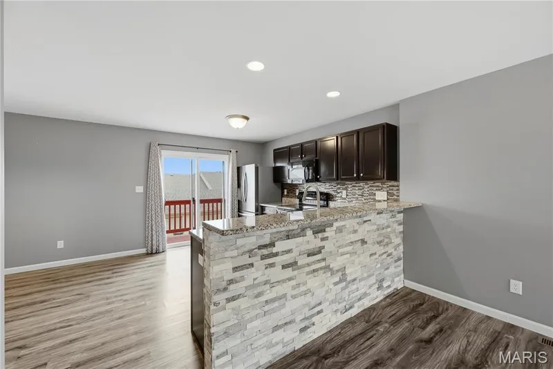 305 Willott Square Drive, St Peters, MO 63376 — listing photo 12 of 60