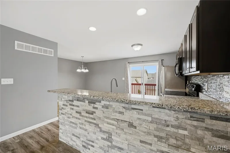 305 Willott Square Drive, St Peters, MO 63376 — listing photo 13 of 60