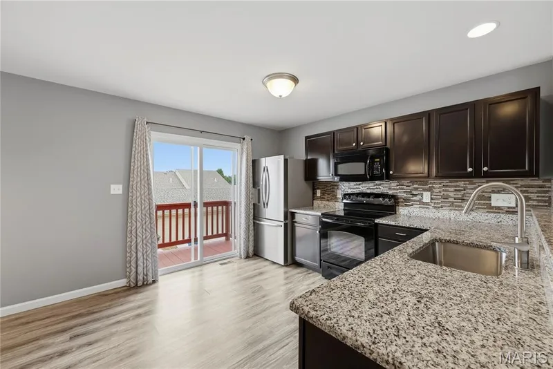 305 Willott Square Drive, St Peters, MO 63376 — listing photo 14 of 60
