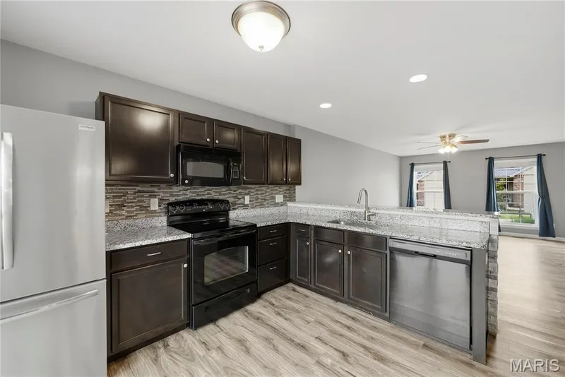 305 Willott Square Drive, St Peters, MO 63376 — listing photo 15 of 60