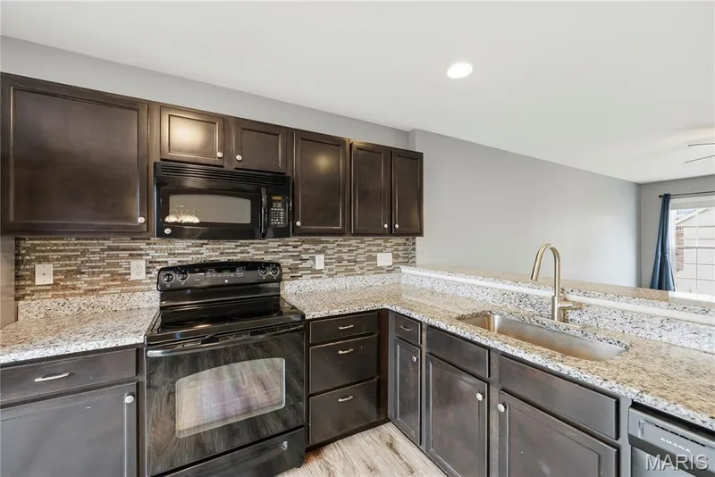 305 Willott Square Drive, St Peters, MO 63376 — listing photo 24 of 60