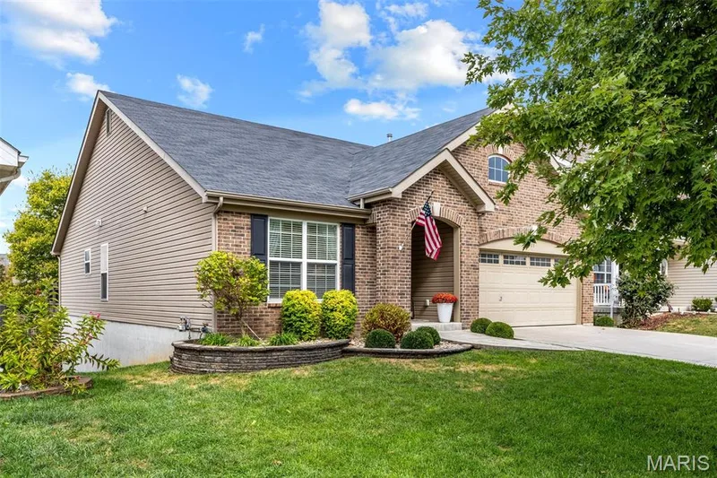 111 Wyndcrest Court, Lake St. Louis, MO 63367 — listing photo 2 of 39
