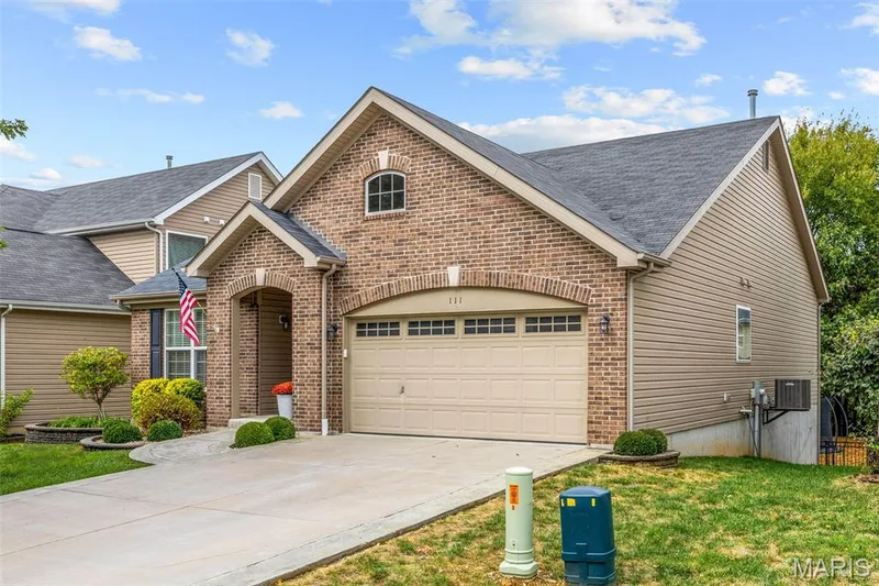 111 Wyndcrest Court, Lake St. Louis, MO 63367 — listing photo 3 of 39