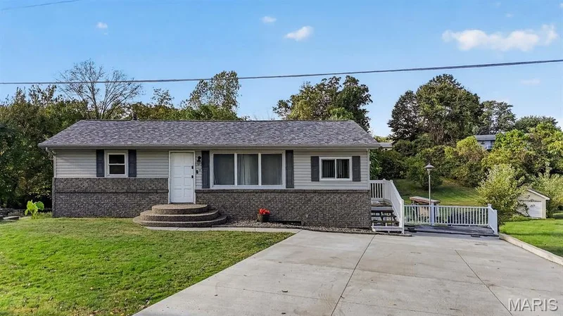 27 Lillian Drive, St Charles, MO 63304 — listing photo 3 of 49