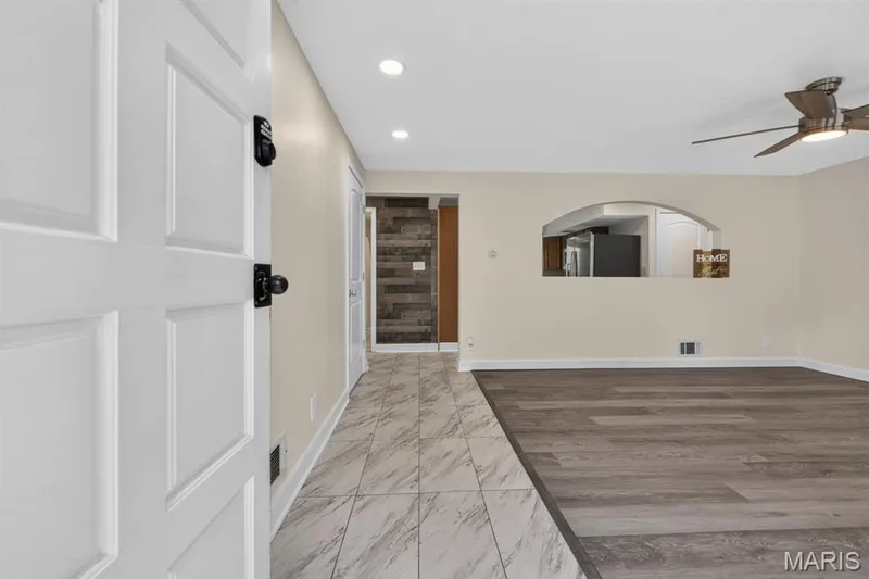27 Lillian Drive, St Charles, MO 63304 — listing photo 5 of 49
