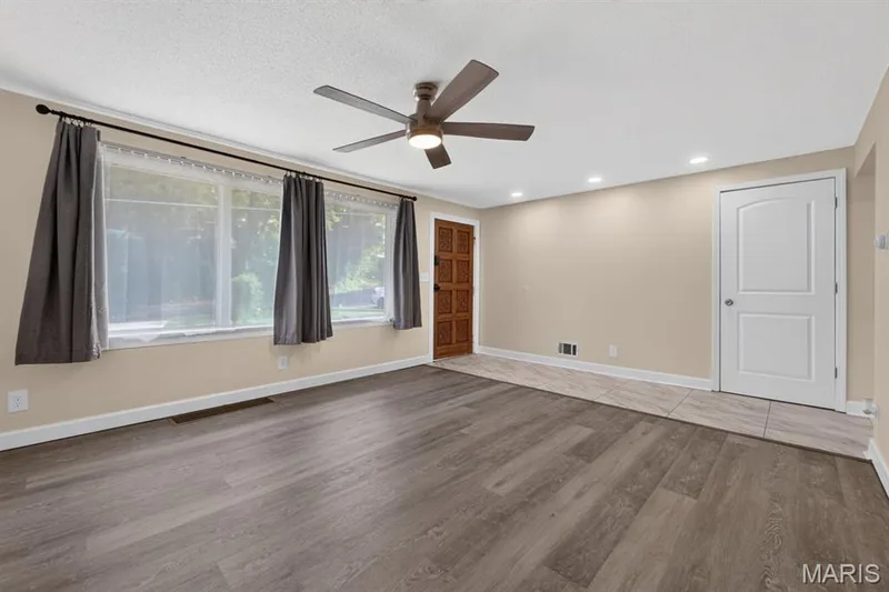 27 Lillian Drive, St Charles, MO 63304 — listing photo 8 of 49