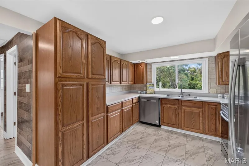 27 Lillian Drive, St Charles, MO 63304 — listing photo 11 of 49