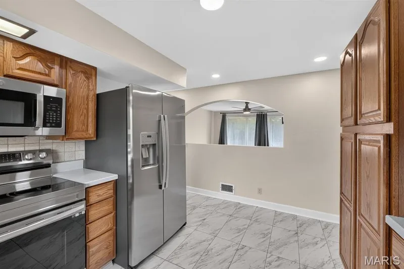 27 Lillian Drive, St Charles, MO 63304 — listing photo 12 of 49