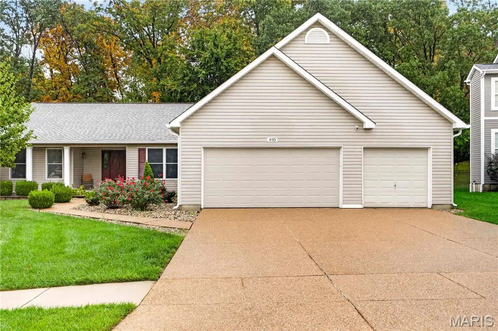 410 English Manor Drive, Wentzville, MO 63385 — listing photo 1 of 44