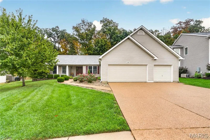 410 English Manor Drive, Wentzville, MO 63385 — listing photo 2 of 44