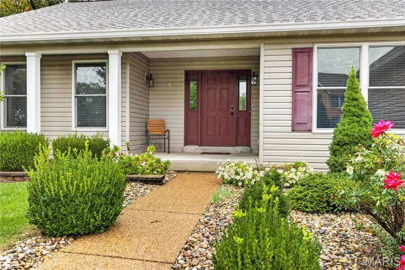 410 English Manor Drive, Wentzville, MO 63385 — listing photo 3 of 44