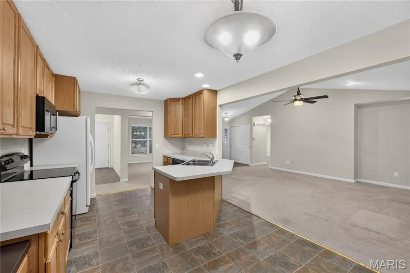 410 English Manor Drive, Wentzville, MO 63385 — listing photo 14 of 44