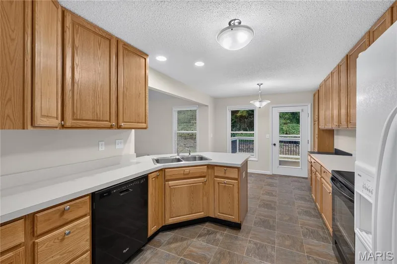 410 English Manor Drive, Wentzville, MO 63385 — listing photo 15 of 44