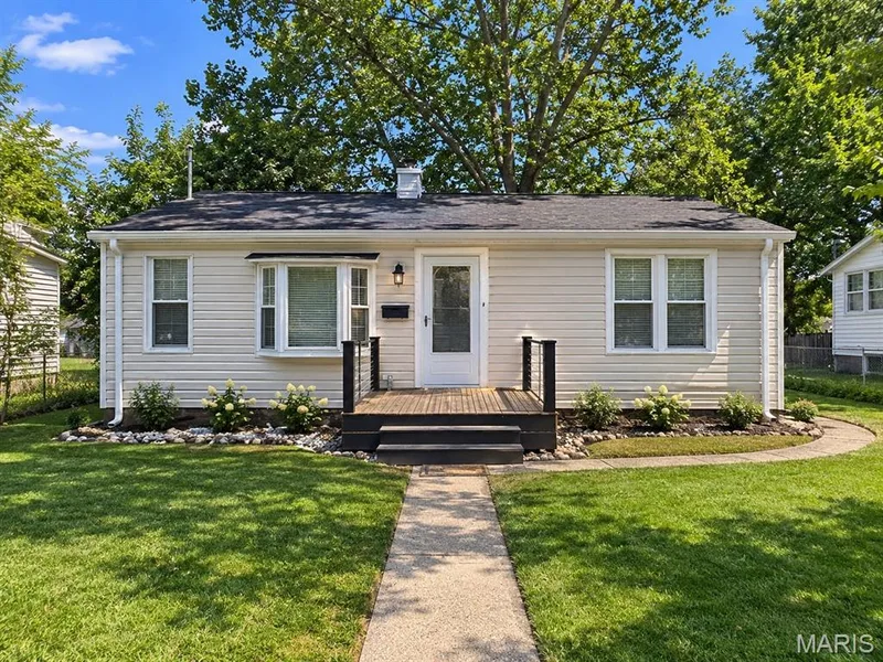 529 Emmons Avenue, St Charles, MO — listing photo 1