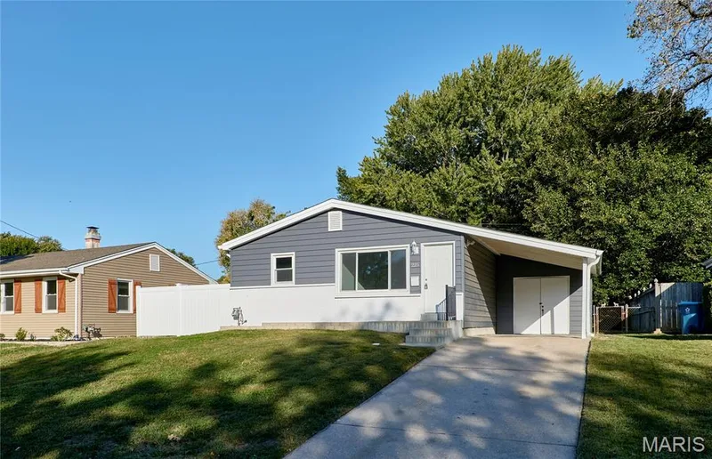 225 N Duchesne Drive, St Charles, MO 63301 — listing photo 3 of 53