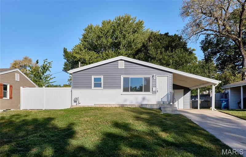 225 N Duchesne Drive, St Charles, MO 63301 — listing photo 4 of 53