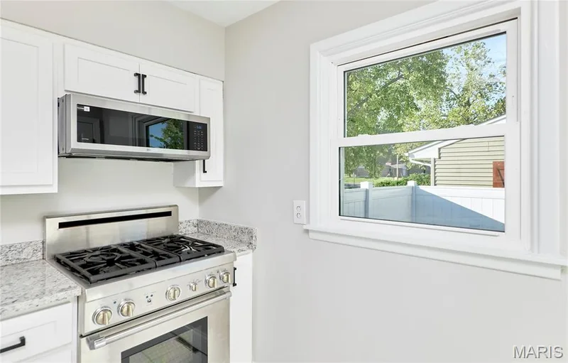 225 N Duchesne Drive, St Charles, MO 63301 — listing photo 21 of 53