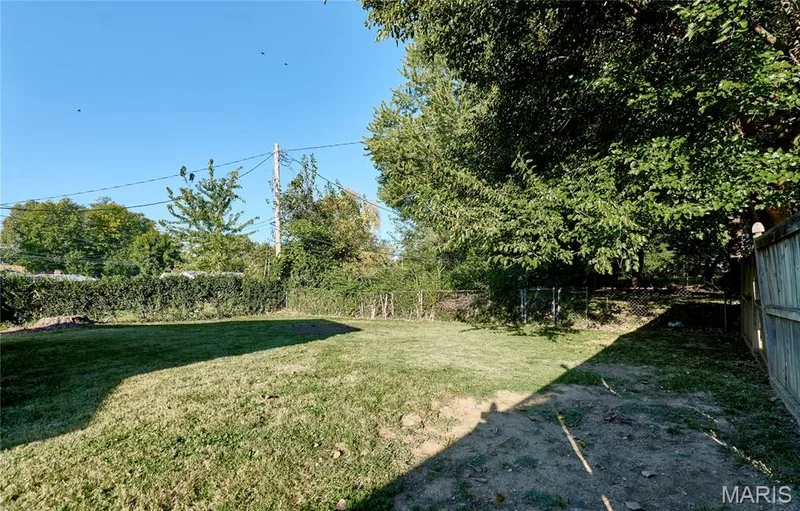 225 N Duchesne Drive, St Charles, MO 63301 — listing photo 44 of 53