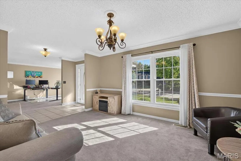 2057 Setters Hill Court, Chesterfield, MO 63017 — listing photo 7 of 38