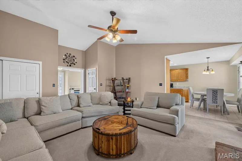 2057 Setters Hill Court, Chesterfield, MO 63017 — listing photo 6 of 38