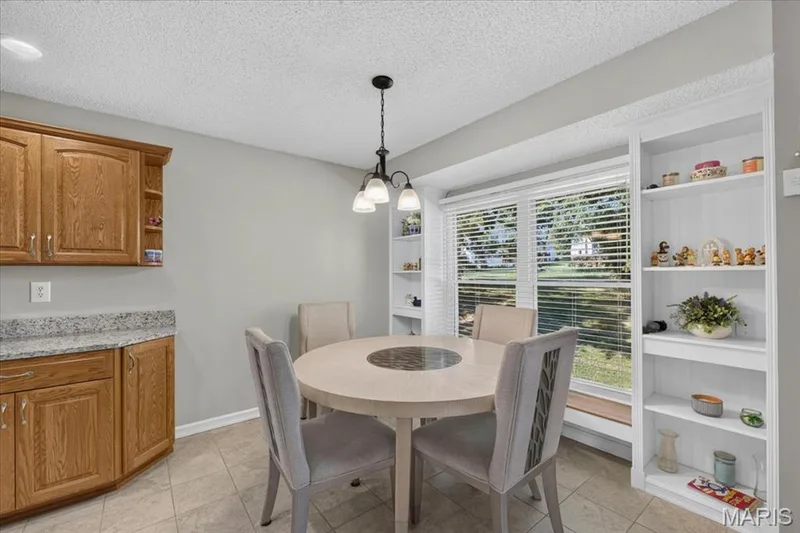 2057 Setters Hill Court, Chesterfield, MO 63017 — listing photo 11 of 38