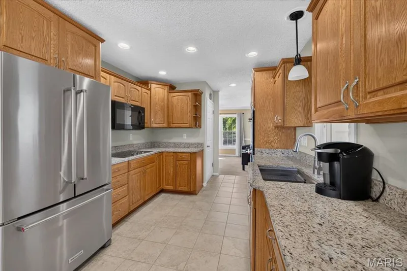2057 Setters Hill Court, Chesterfield, MO 63017 — listing photo 9 of 38