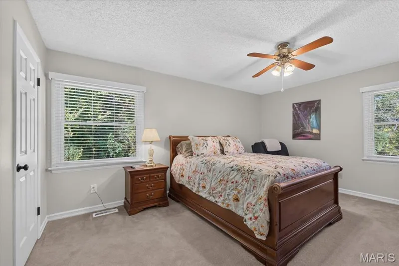 2057 Setters Hill Court, Chesterfield, MO 63017 — listing photo 13 of 38