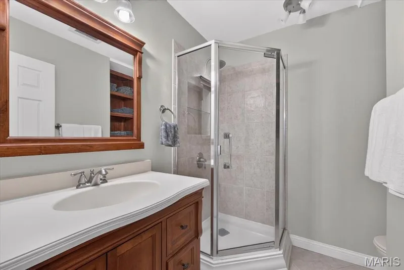 2057 Setters Hill Court, Chesterfield, MO 63017 — listing photo 14 of 38