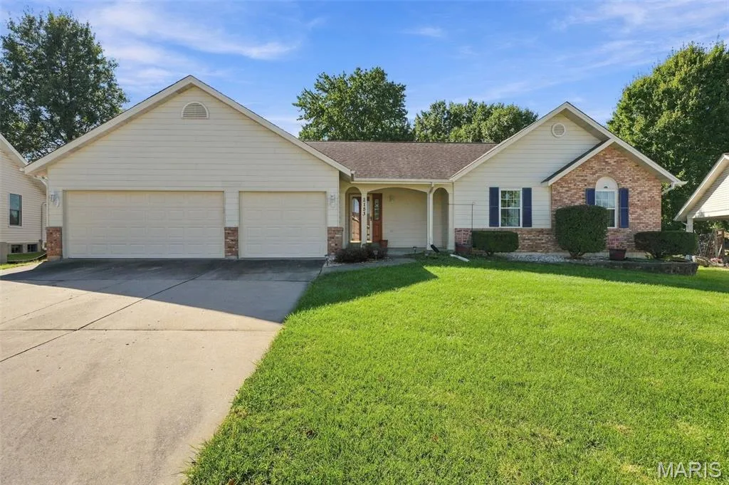 2153 Autumn Wood Drive, St Charles, MO 63303 — listing photo 1 of 61