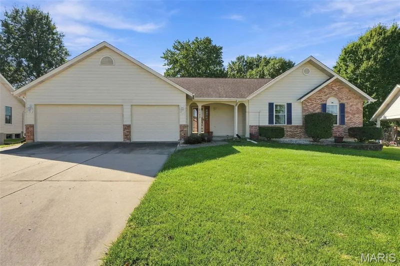 2153 Autumn Wood Drive, St Charles, MO — listing photo 1