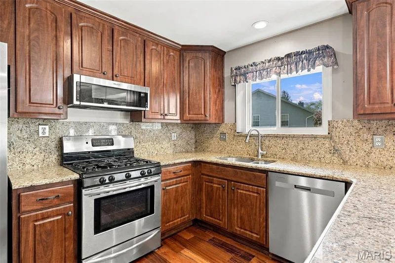 2153 Autumn Wood Drive, St Charles, MO 63303 — listing photo 14 of 61