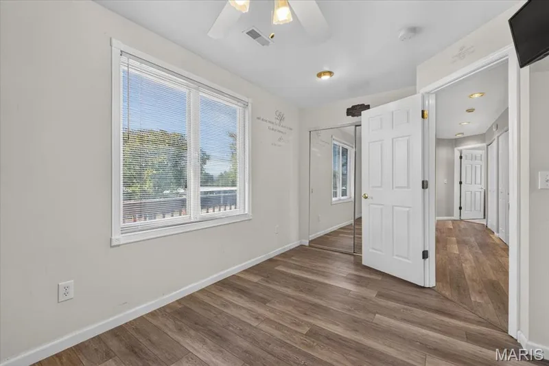 Wood-finish flooring, dual-pane windows, mirrored closet doors, recessed ceiling lighting, and a multi-blade ceiling fan — 69 Weule Boat Harbor, St Charles, MO 63301