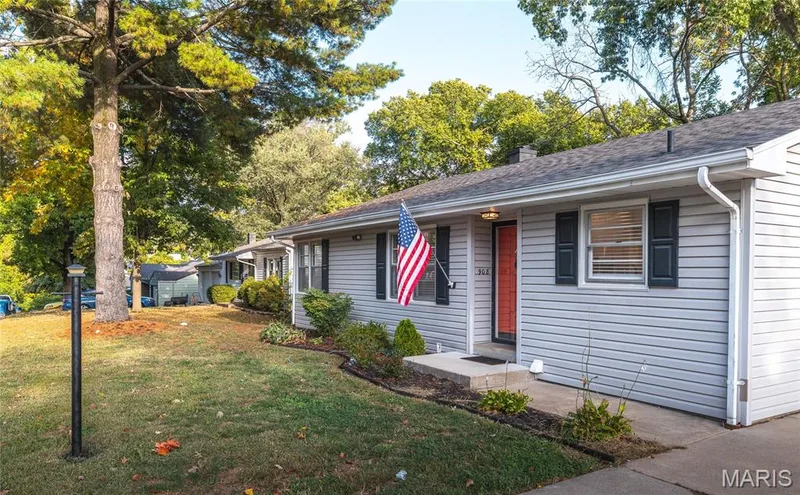 908 Barton Place, St Charles, MO 63301 — listing photo 3 of 43