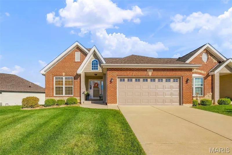 225 Pierce View Circle, Wentzville, MO 63385 — listing photo 2 of 39