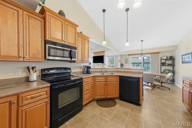 225 Pierce View Circle, Wentzville, MO 63385 — listing photo 8 of 39
