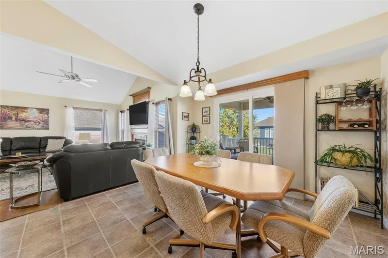 225 Pierce View Circle, Wentzville, MO 63385 — listing photo 12 of 39