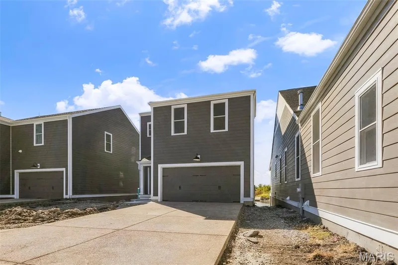 4 car garages! — 2994 Memphis Street, St Charles, MO 63301